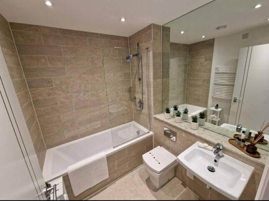 Modern Apartment, Sleeps 6, Belfast City Centre Exterior foto